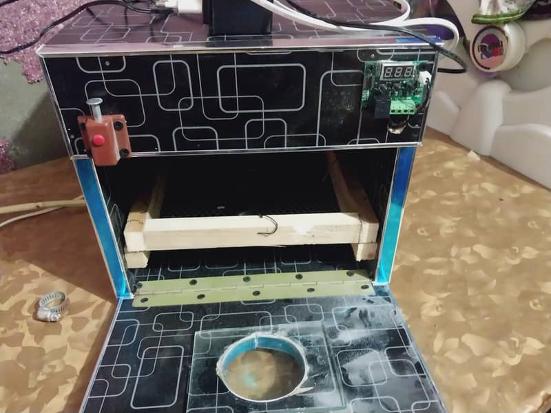 Egg incubator 0