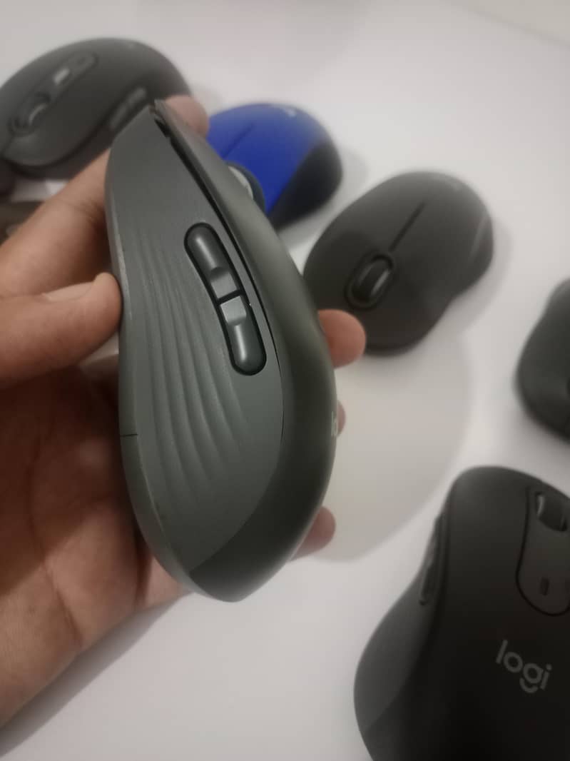 logitech M650l wireless+ Bluetooth mouse 3