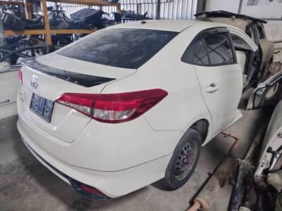Yaris Doors/Bonnat/Bumpers/Side Mirrors/Fenders/Lights/Grills/
