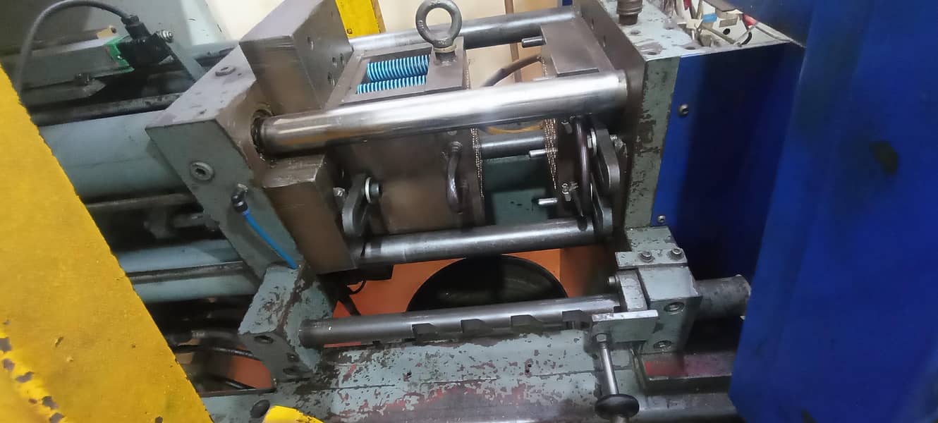 injection molding machine 2