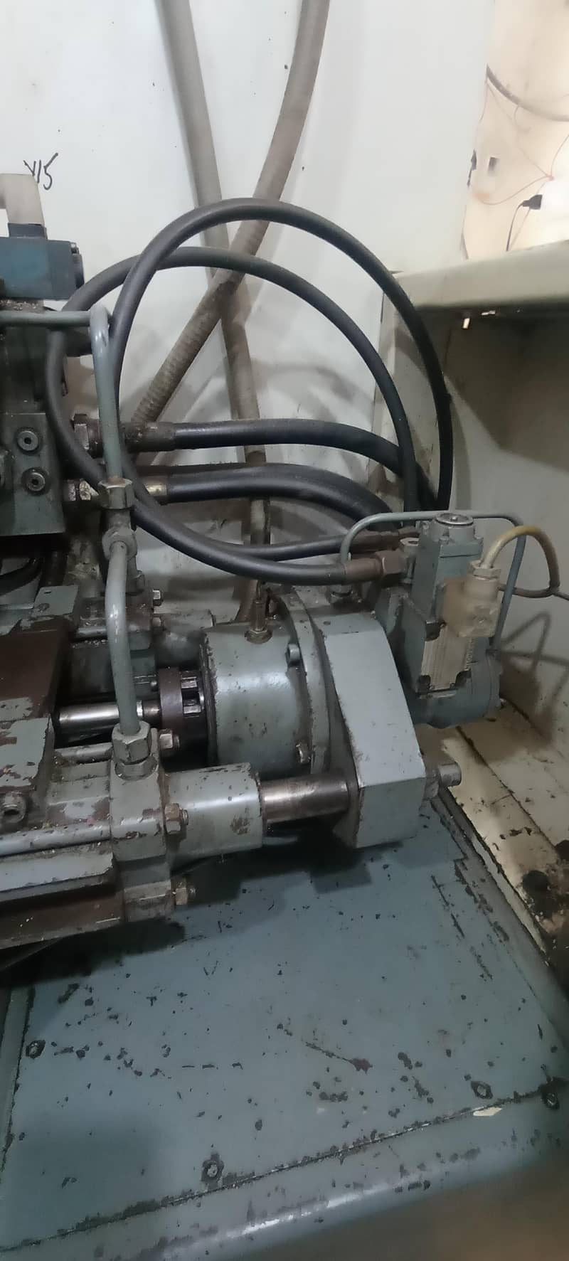 injection molding machine 4