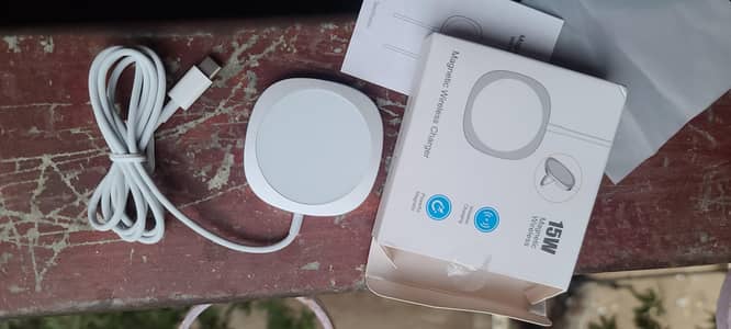 megsafe wireless charger type c all letest mob spoted