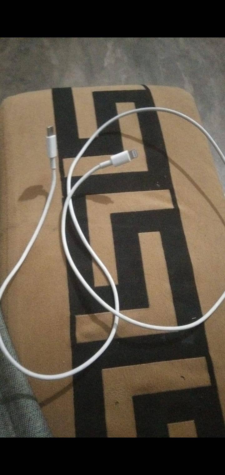 14 iphone  original  cable 0