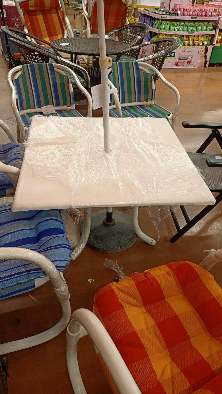 outdoor central table 0