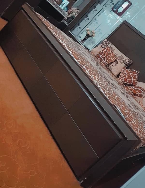 brown colored bedset with 2 side tables and a dressing 1