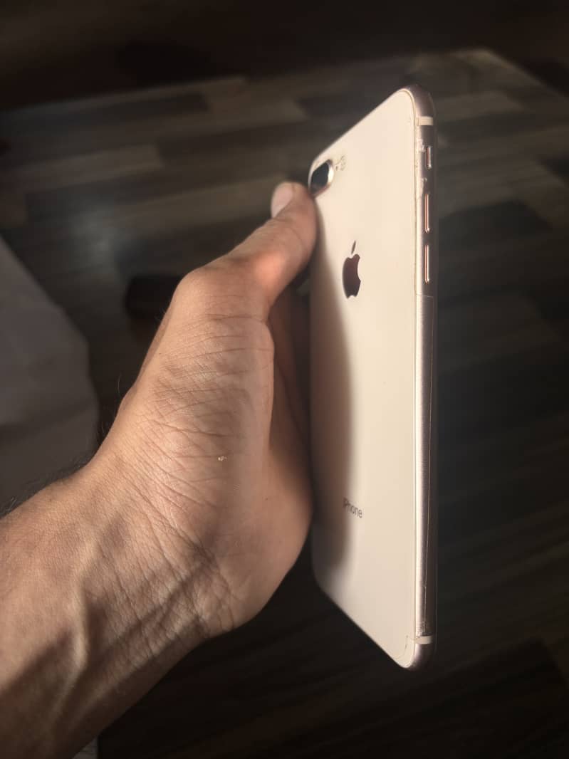 Apple iPhone 8 Plus 2