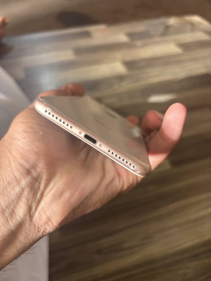 Apple iPhone 8 Plus 3