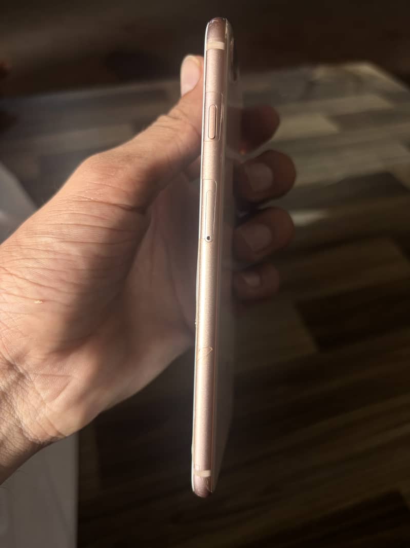 Apple iPhone 8 Plus 4