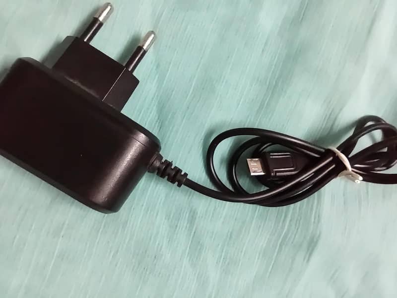 QMobile e4 monster 11