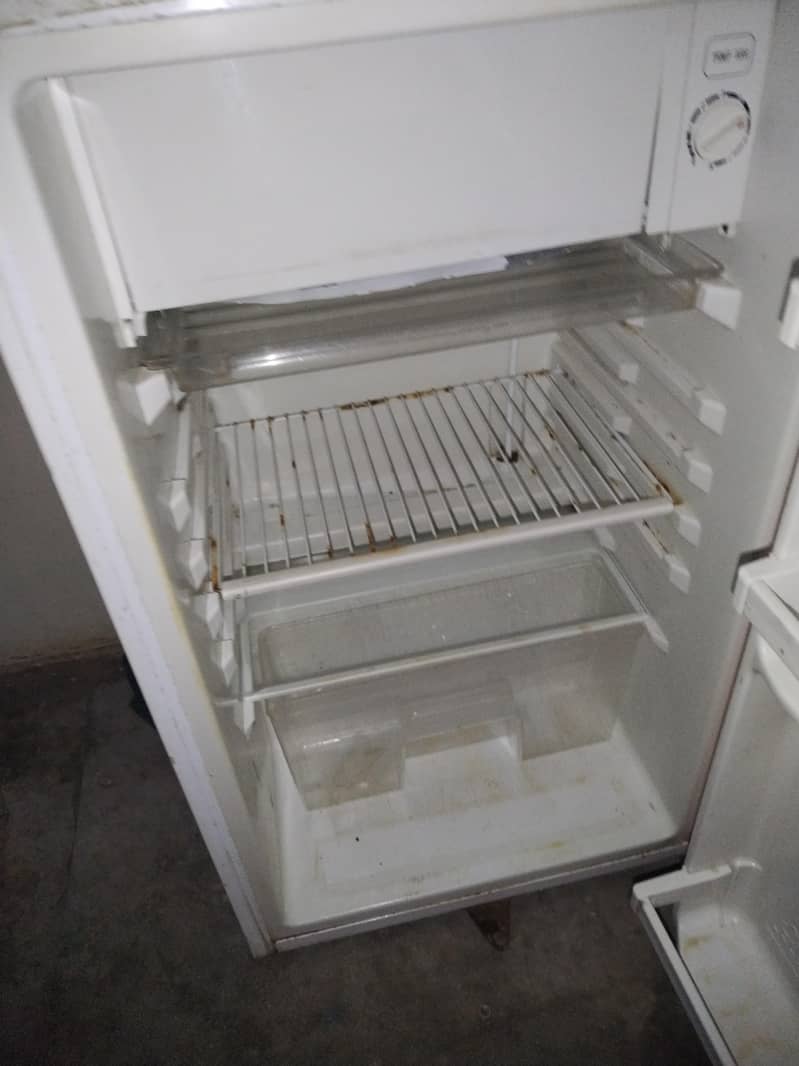 mini fridge 0