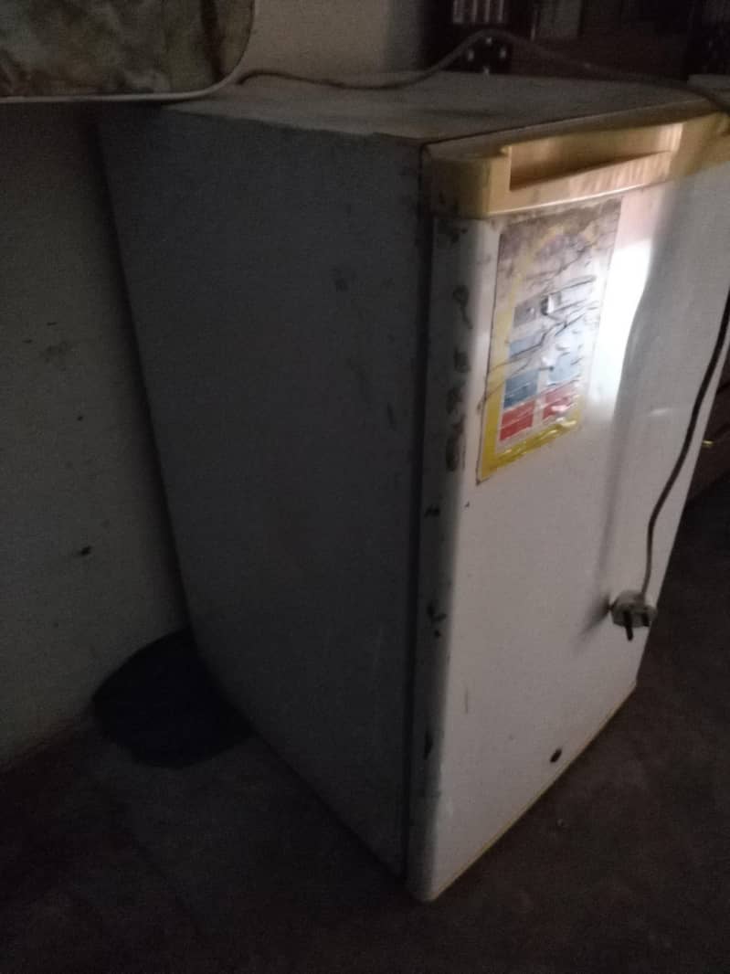 mini fridge 3