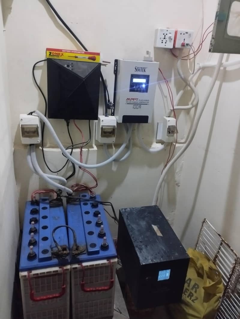Simtek MPPT Solar Controller 100A Excellent Condition 3