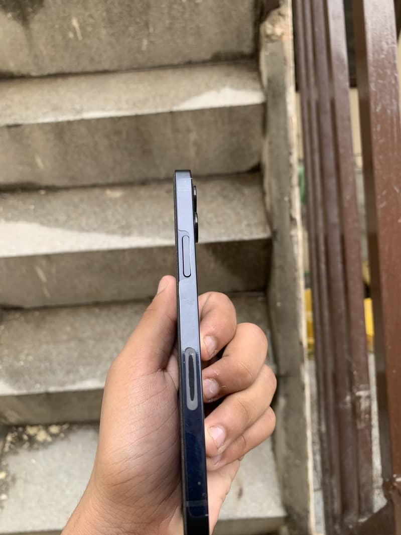 Apple iPhone 12 5