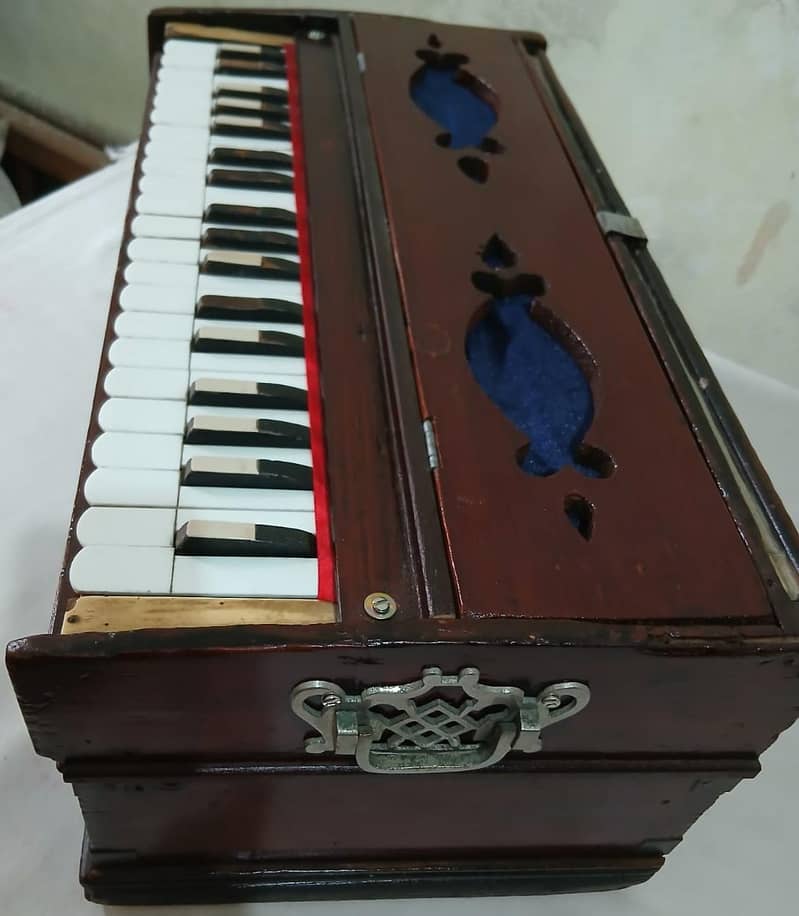 harmonium 9