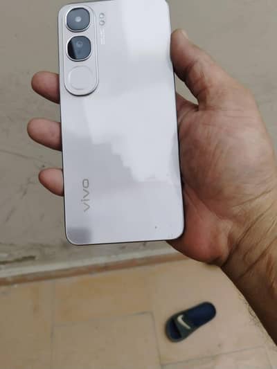 Vivo y200
