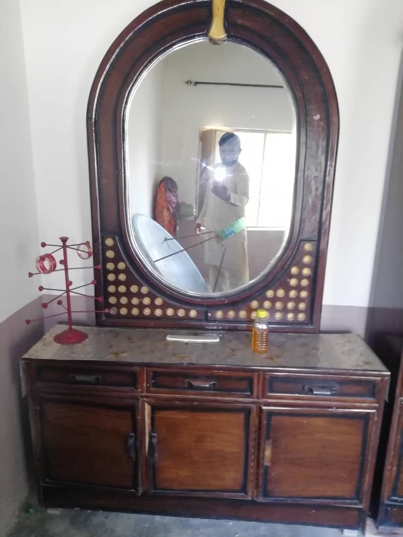 Dressing Table 0