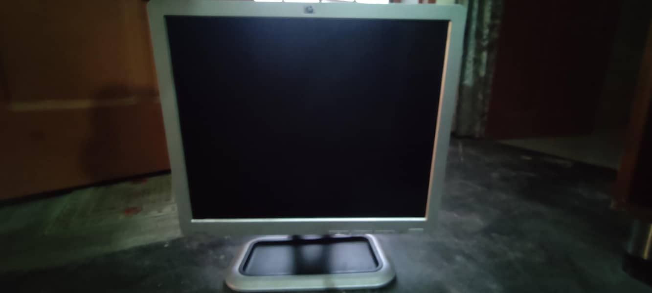 HP 17" LCD 1