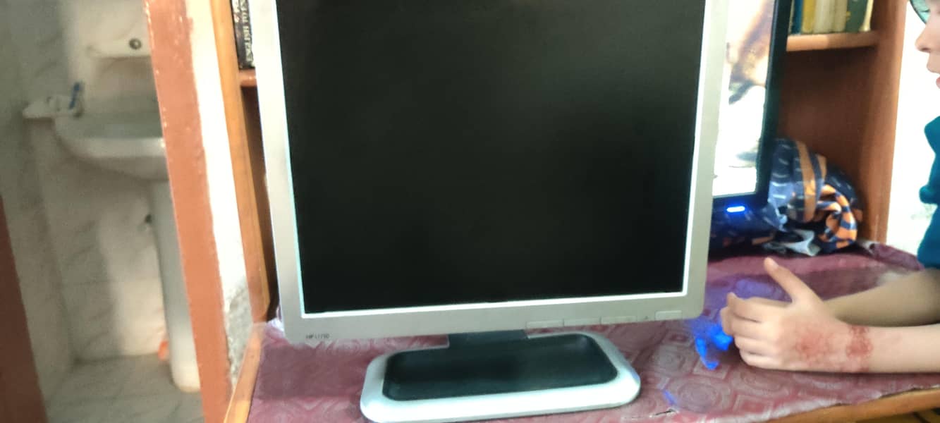 HP 17" LCD 2