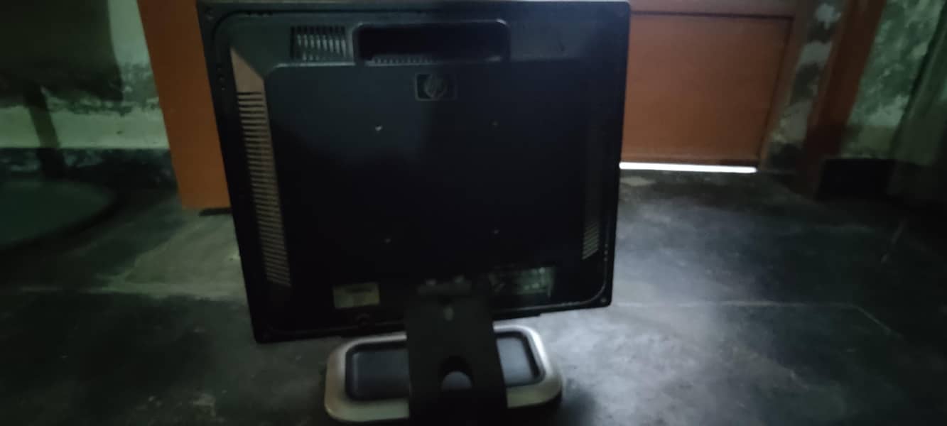 HP 17" LCD 3
