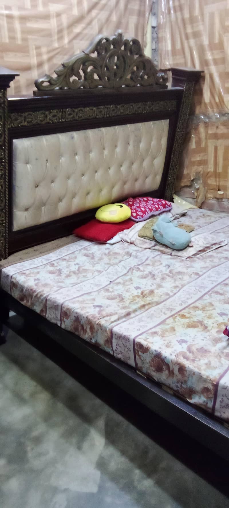 bed showcase dressing 0