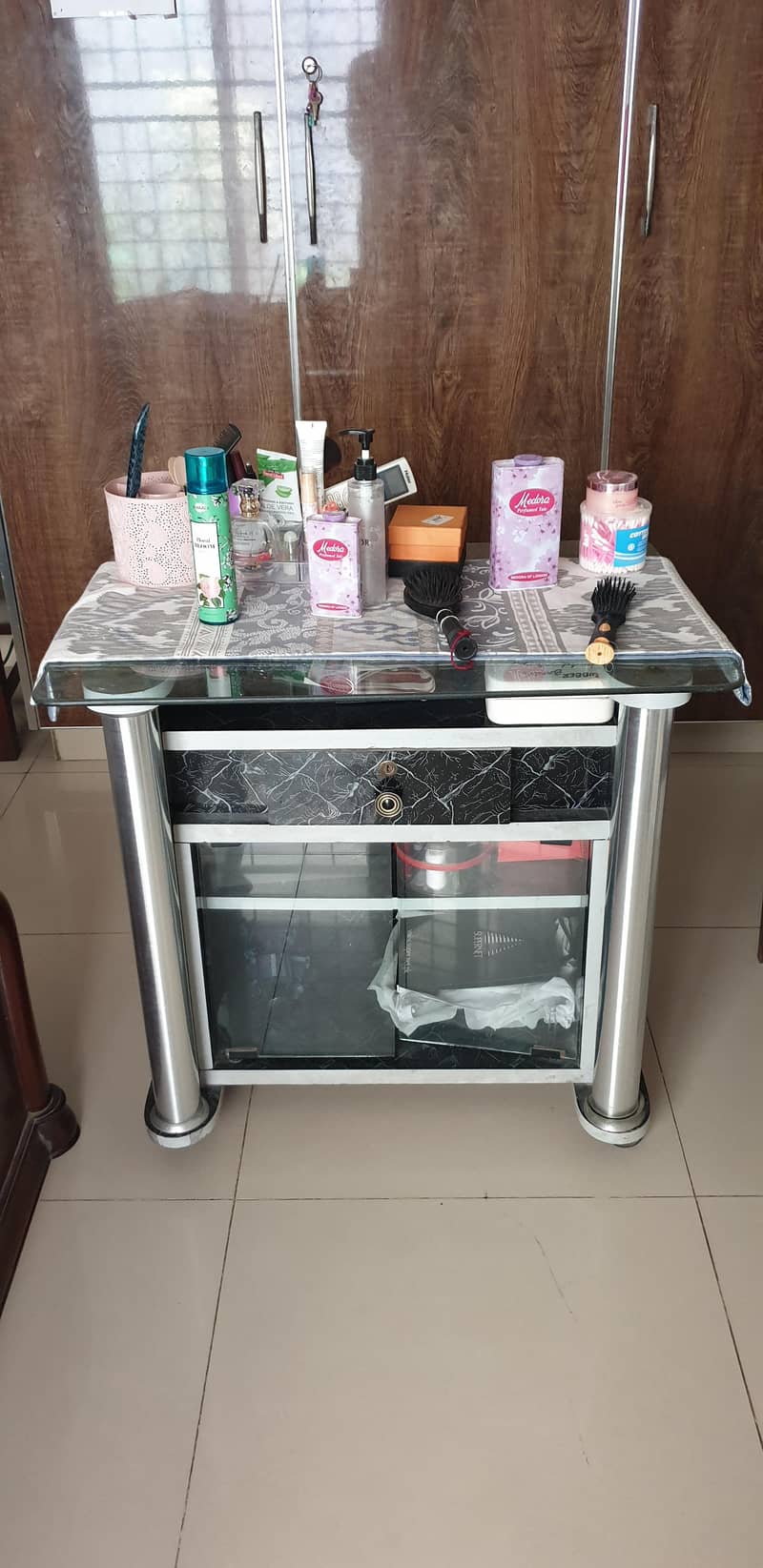 Dressing table & Side table 0