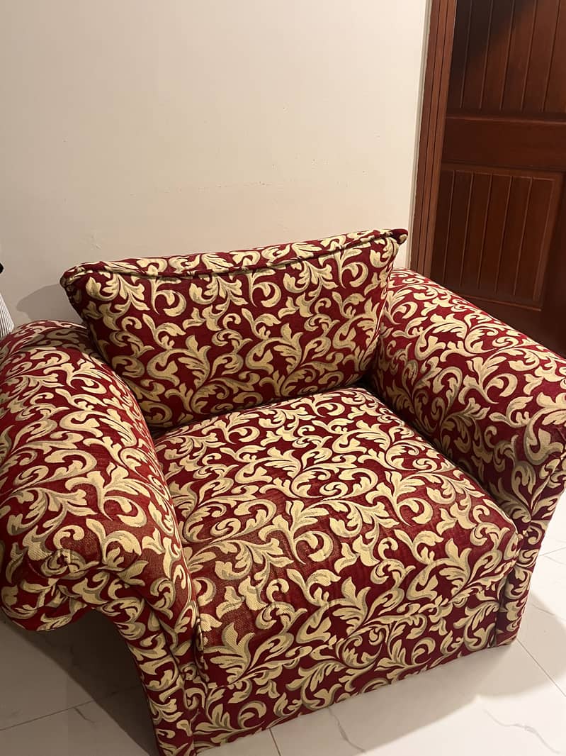 2 comfortable sofas in good condition 3