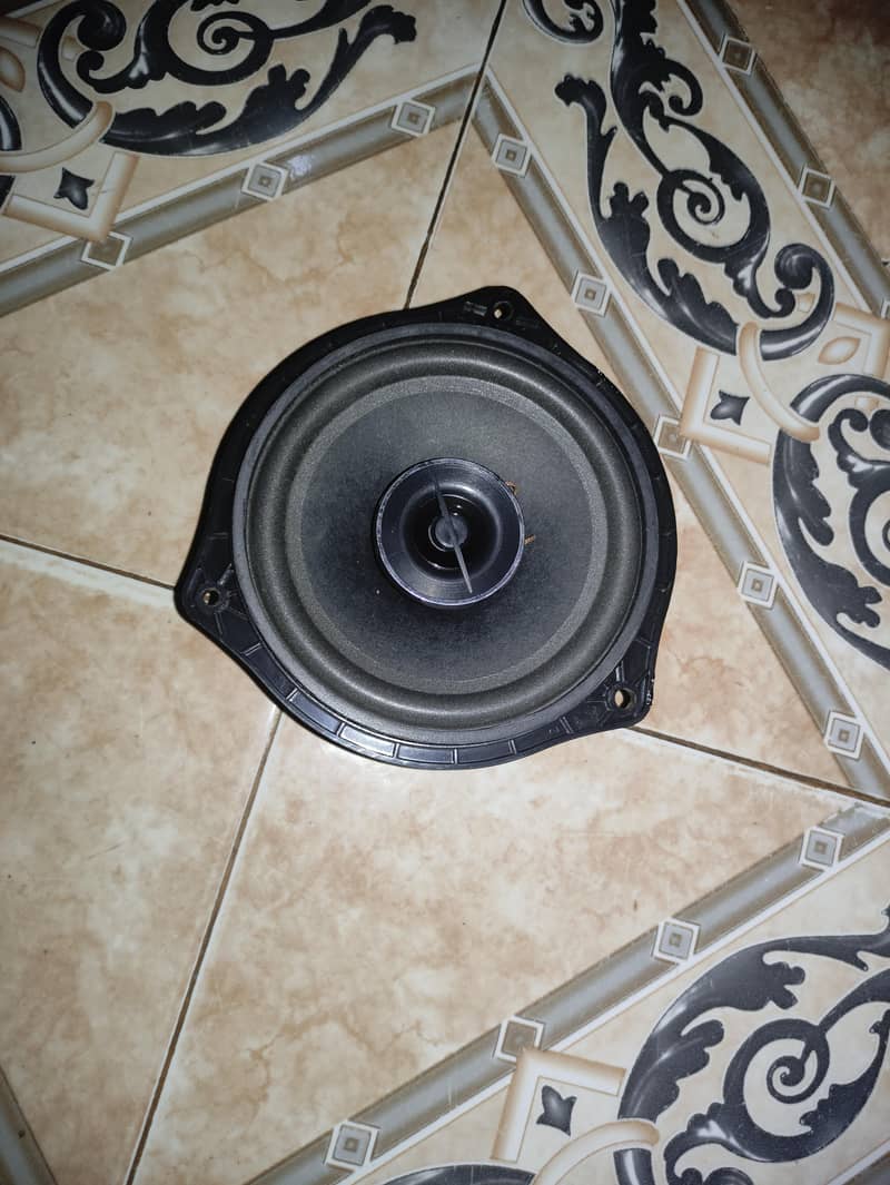 single speaker 0