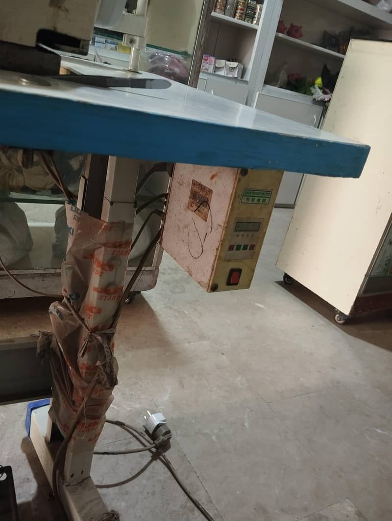 pikko + overlock machine  747 2