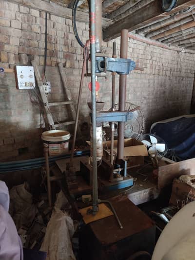 Hydrolic hand molding machine