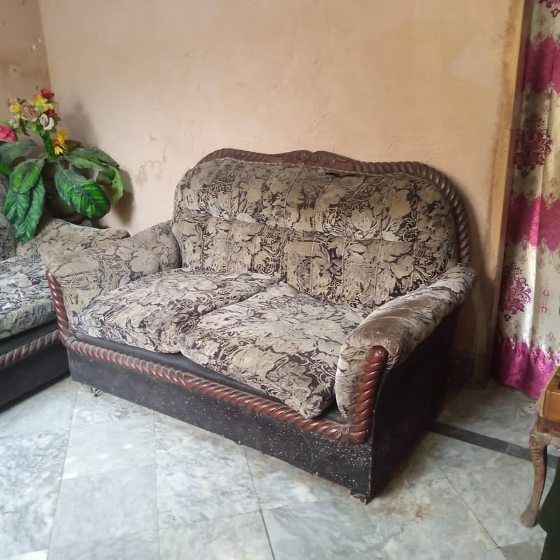 Sofa set For Sell . 3