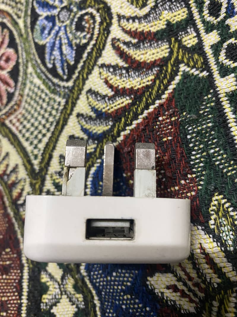5 watt- original IPhone adapter 0