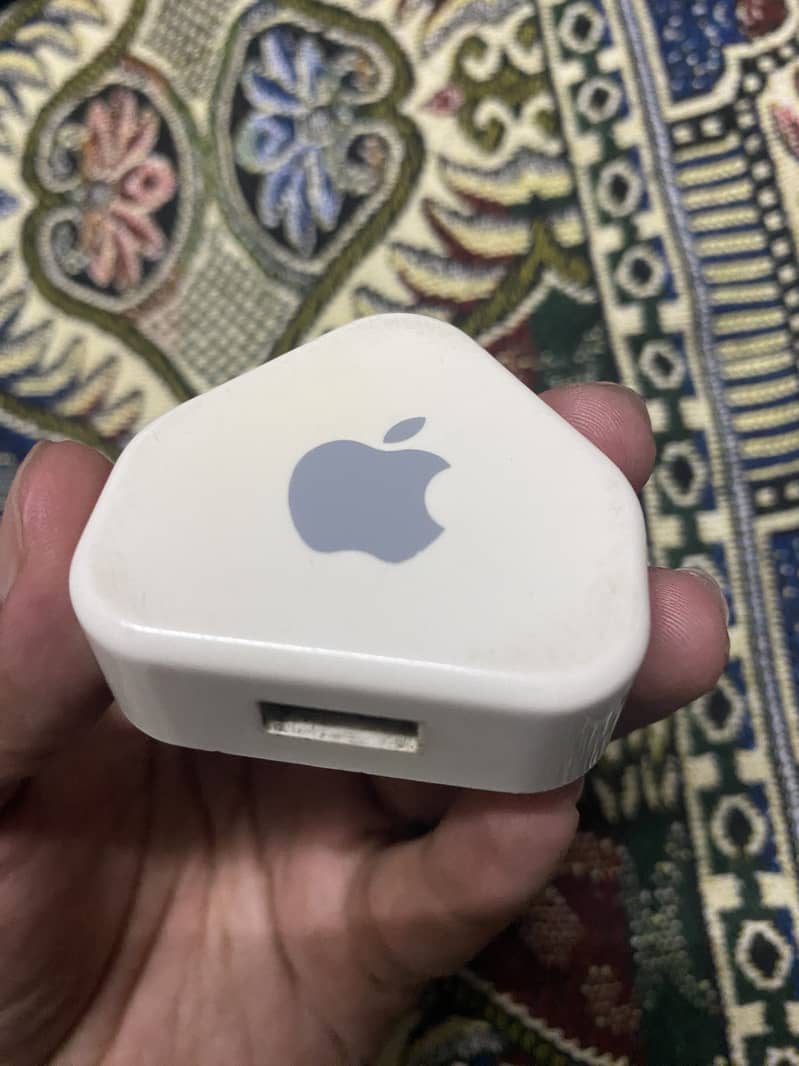 5 watt- original IPhone adapter 2