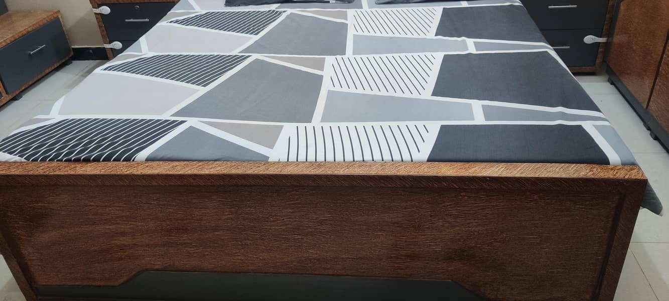 bed dressing table side table wardrobe 0