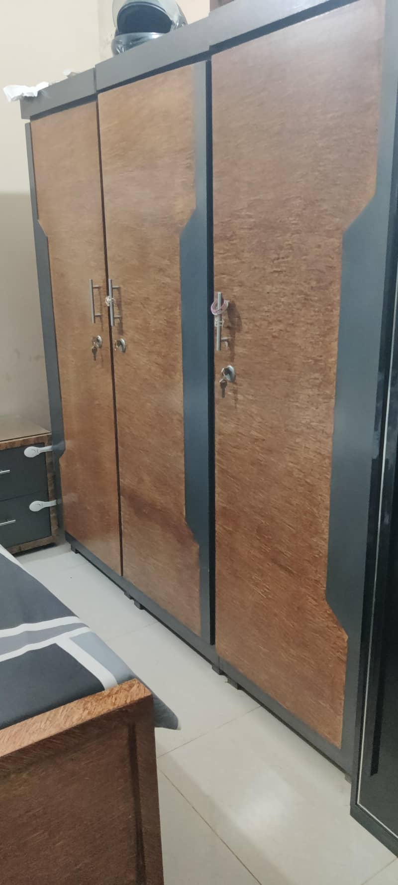 bed dressing table side table wardrobe 7