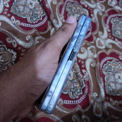 z fold 4 change s23 ultra iphone 13 pro OnePlus 12 pro google pixel 9