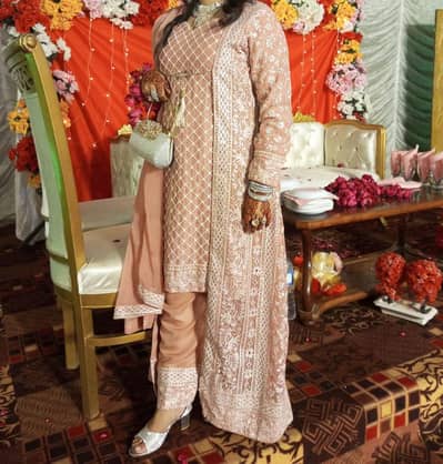 use dressess available in cheap price just 1 tim used