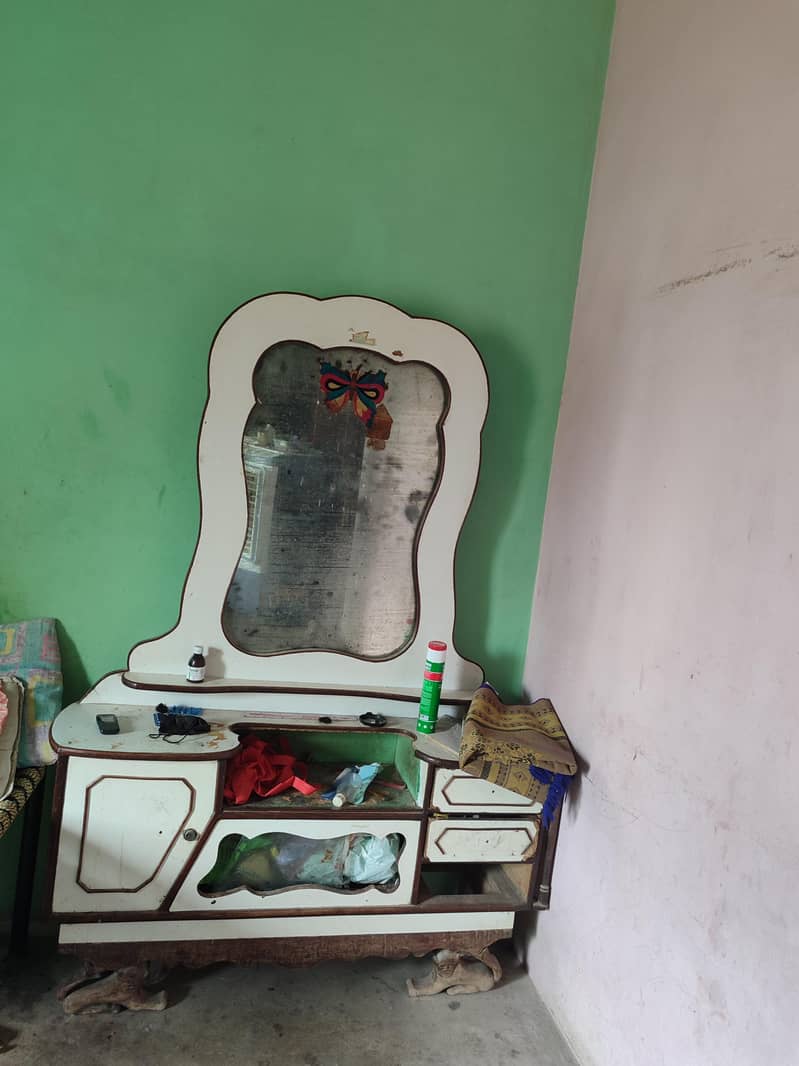dressing table 0