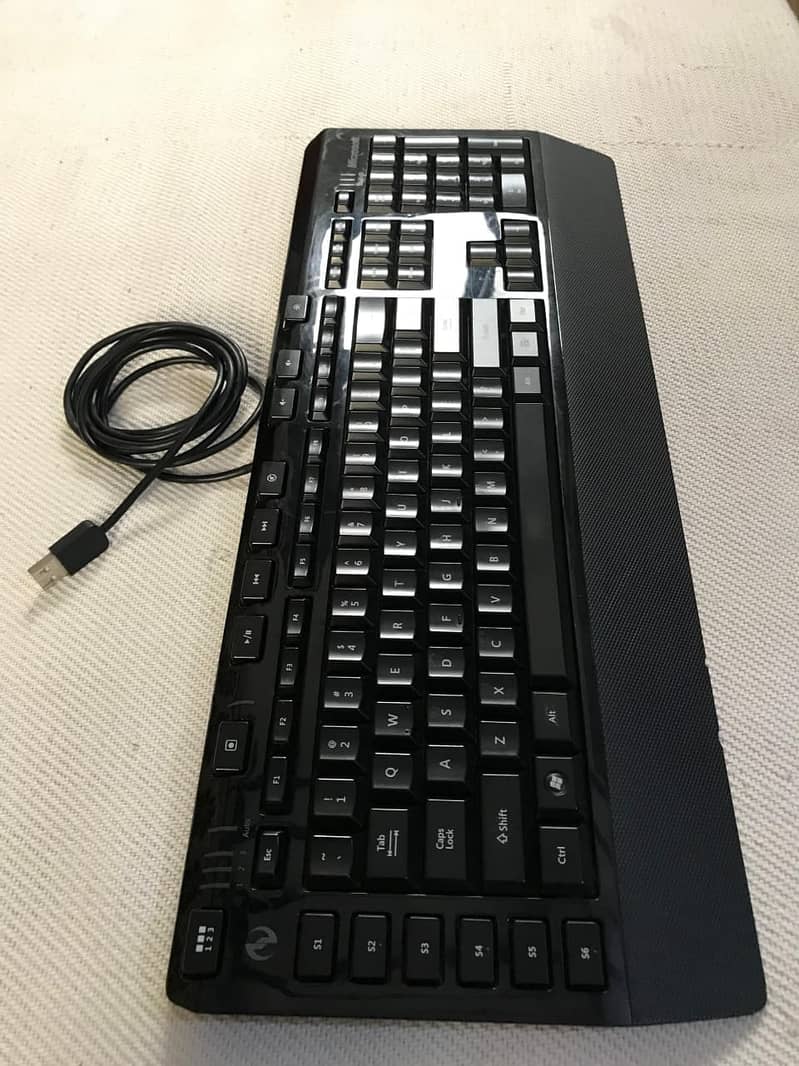 Microsoft SideWinder X4 gaming keyboard 1
