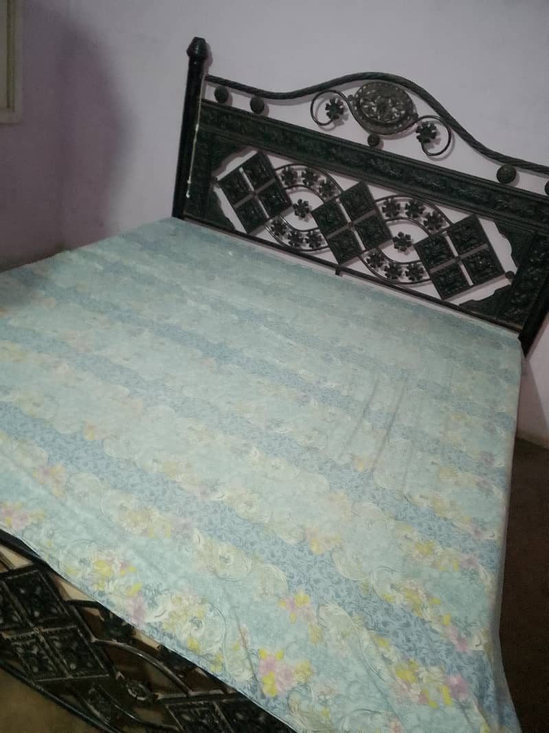 iron bed 0