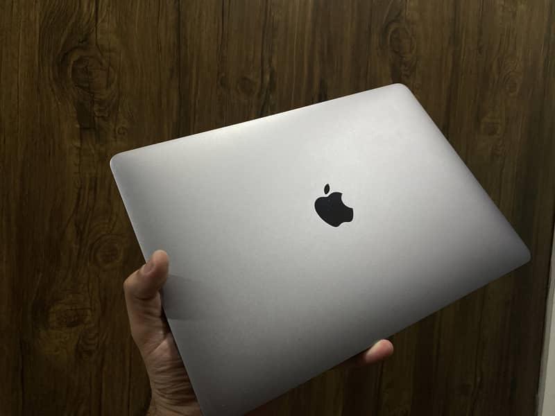 MacBook Pro 2017 8/128 1