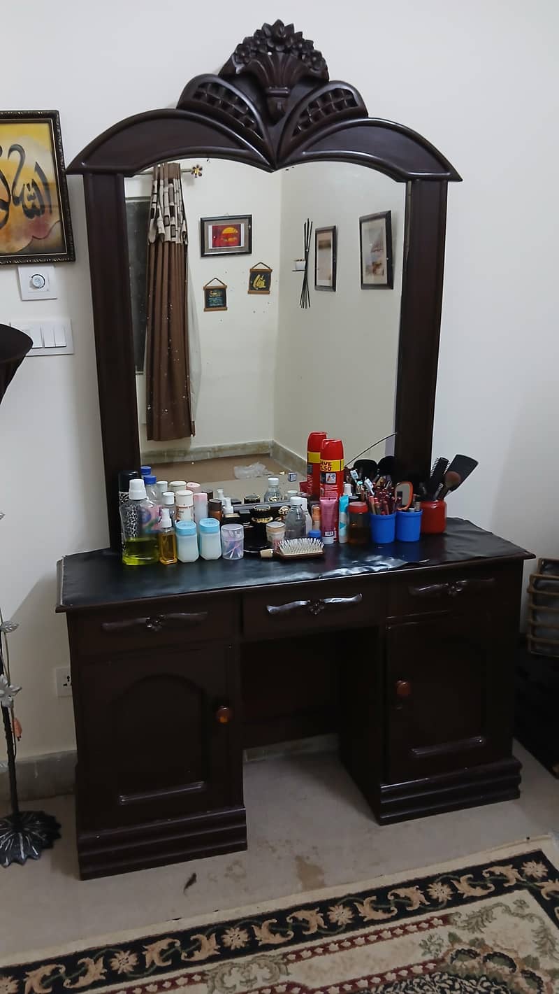 Dressing table 0