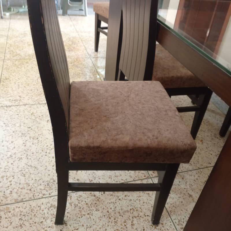 Dining Table with 6 chairs. 3