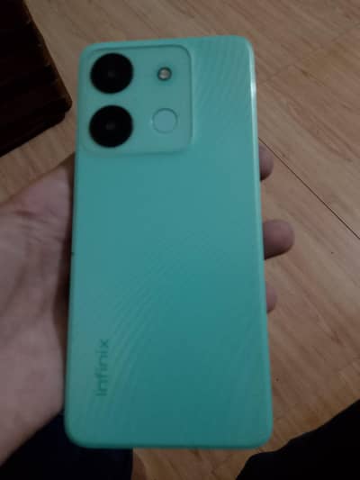 condition 10/10 ram 3+4/64 with Box charger