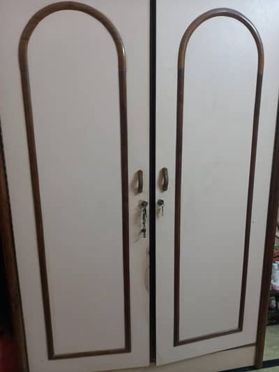 Bed with mattress nd wardrobe