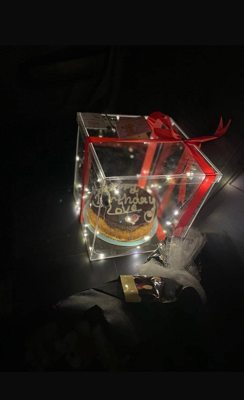 ACRYLIC GIFT BOX 0