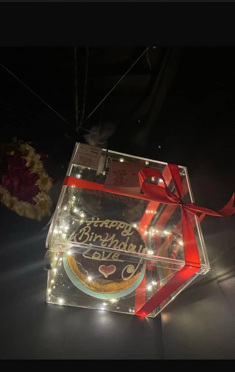 ACRYLIC GIFT BOX 1