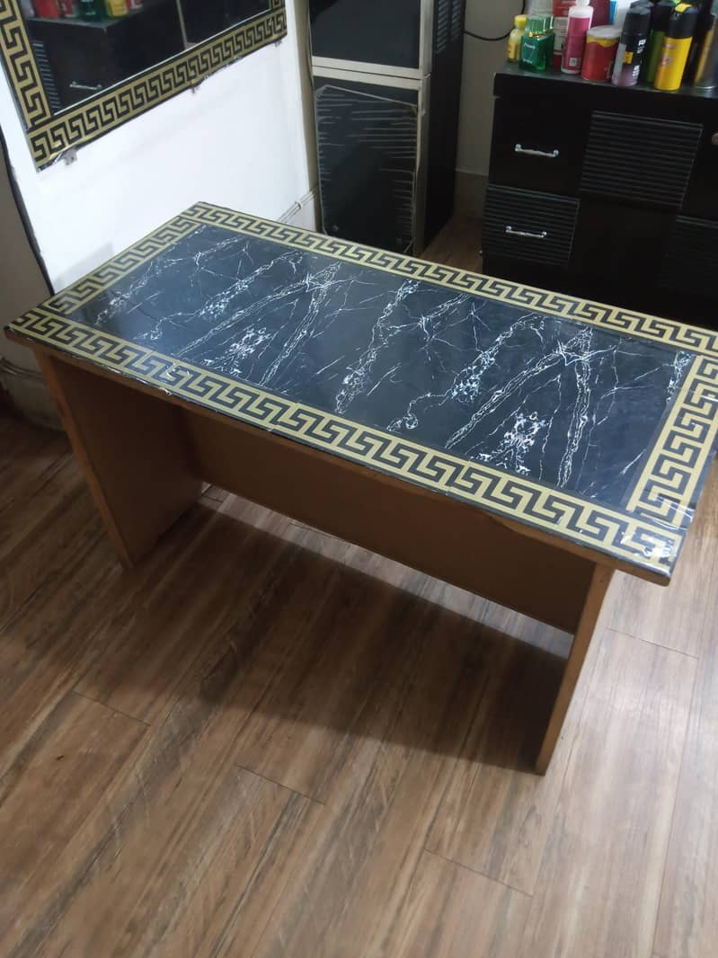 Versace border table 2