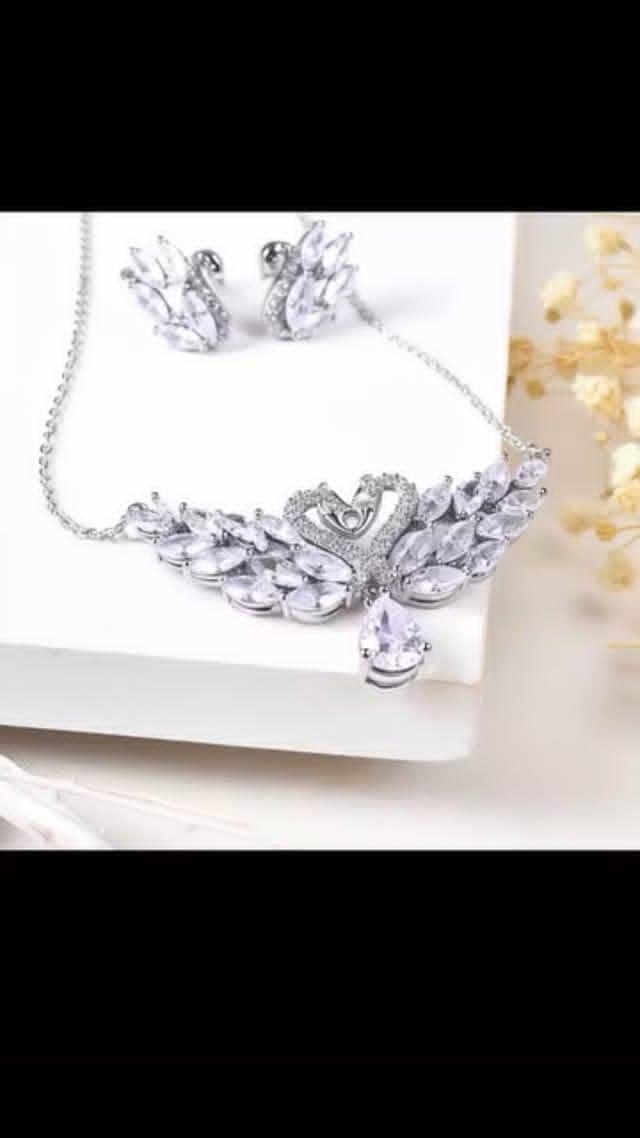 Artificial  Tops & neckless 1