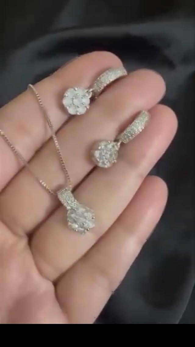 Artificial  Tops & neckless 9