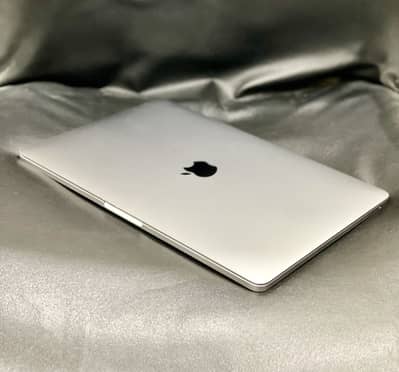 Macbook Pro 2017 (Condition: 10/10)